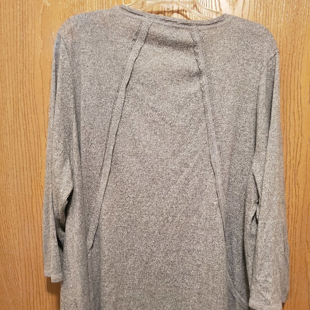 Unique find!  Long Tunic Como Vintage gray women's 3X